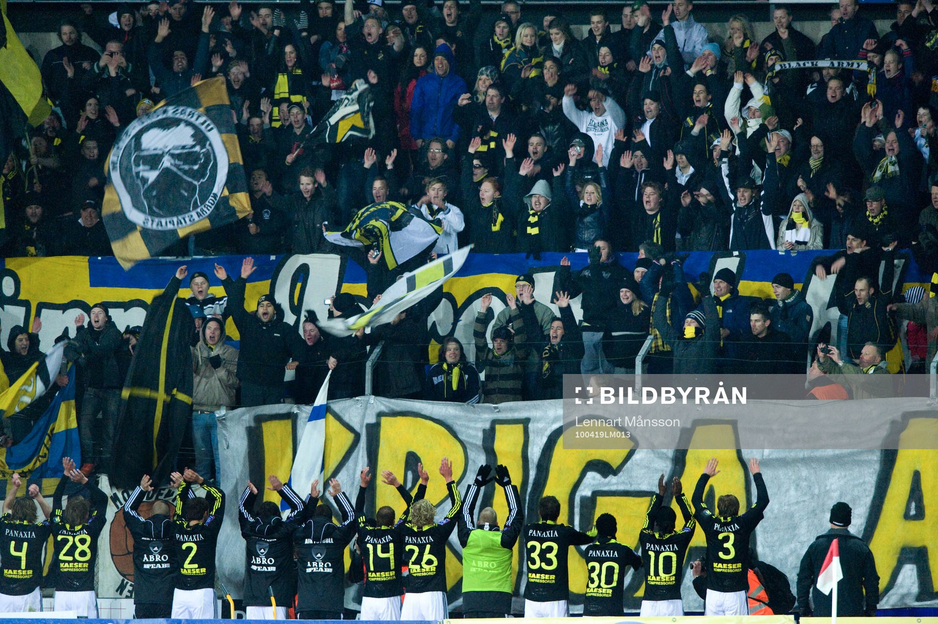 Slut, AIK jubel med fansen