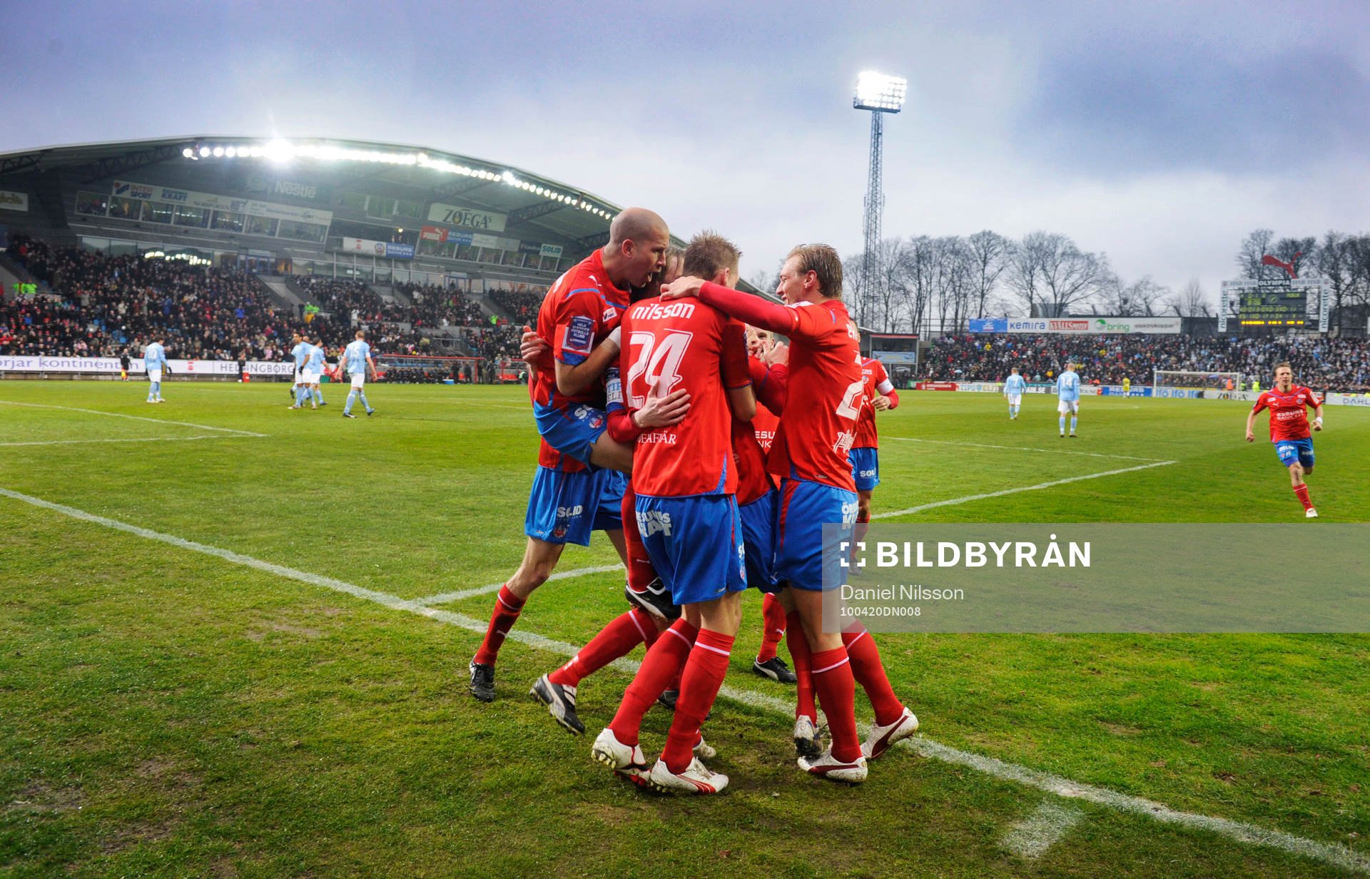  Jubel efter 1-1 av Ardian Gashi. Olympia.