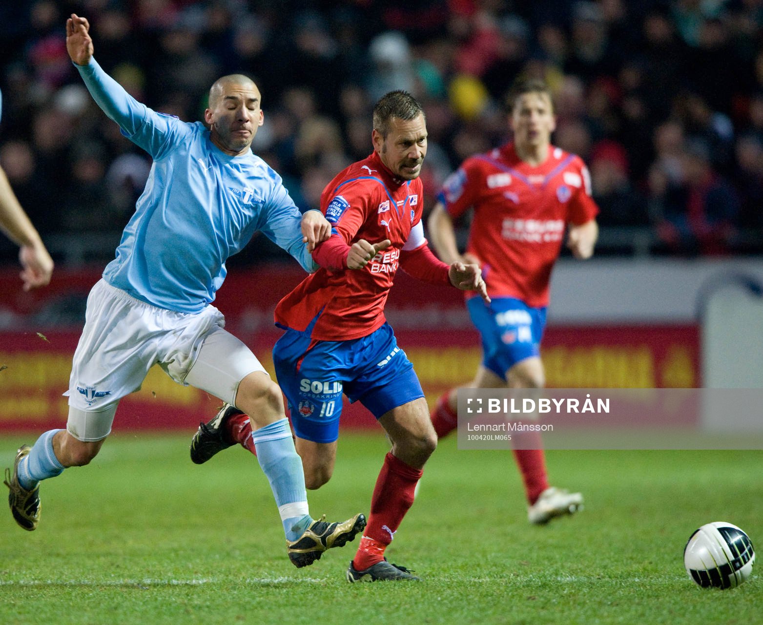 Marcus Lantz, Helsingborg, håller undan för Guillermo