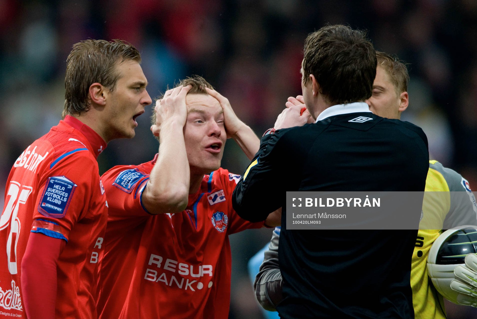 Straff, Marcus Nilsson, Helsingborg, protesterar, men