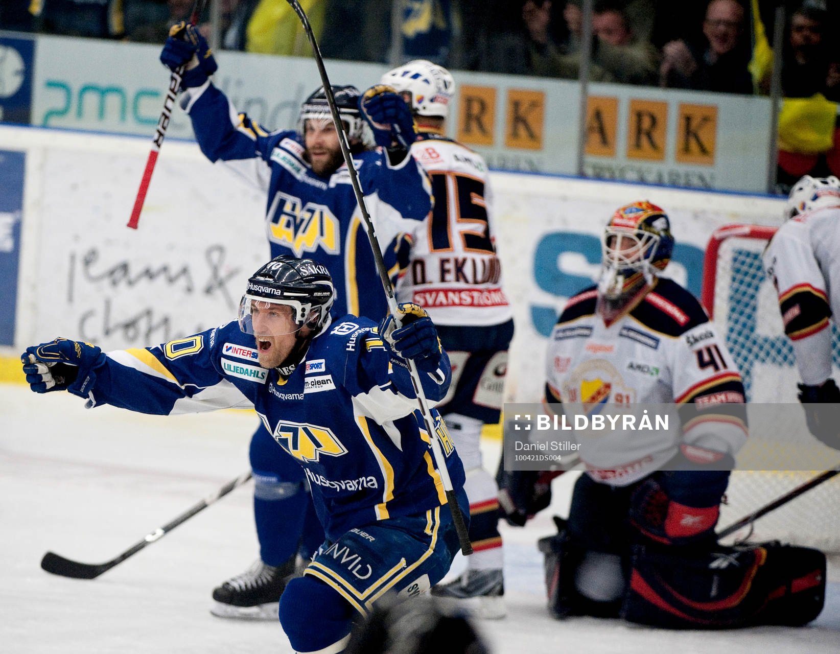 1-0 till HV71 genom David Petrasek. Jubel Martin