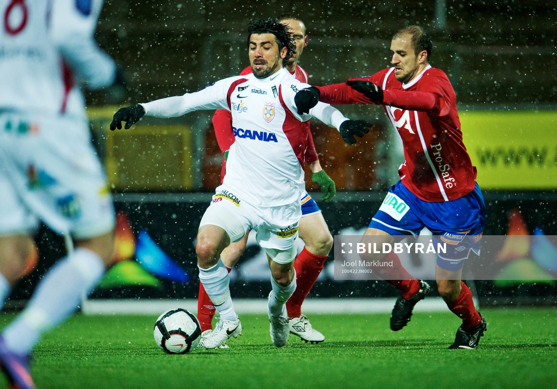 Ceyhun Eris, Assyriska, kontrollerar bollen