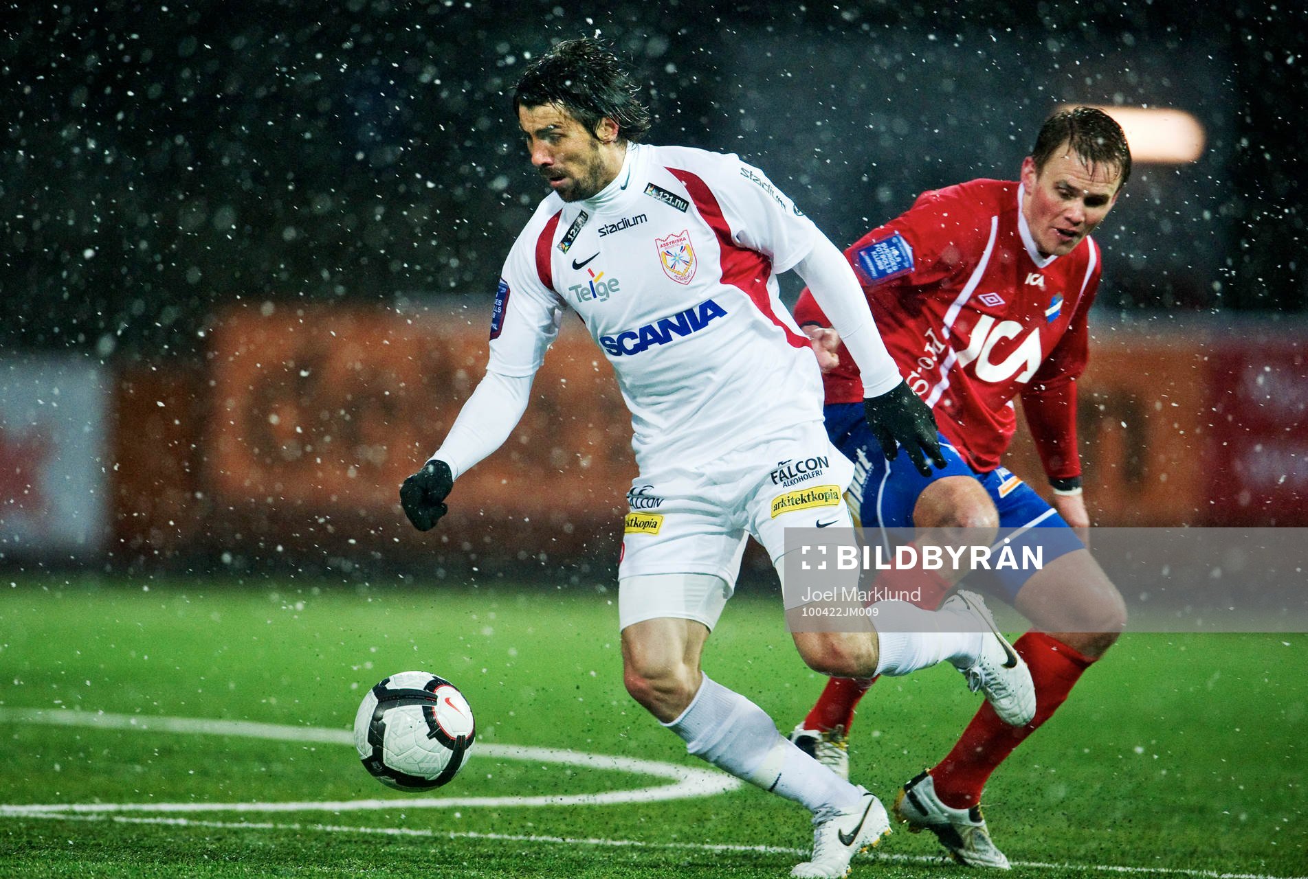 Ceyhun Eris, Assyriska, kontrollerar bollen