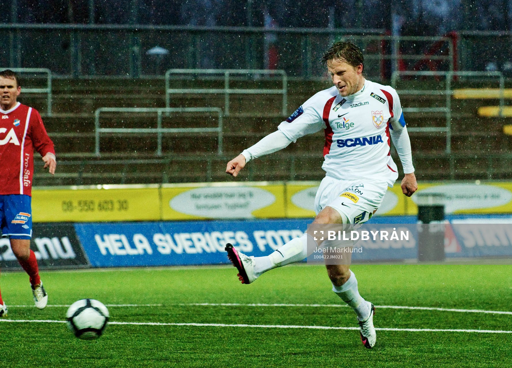 Göran Marklund, Assyriska, skjuter mot mål