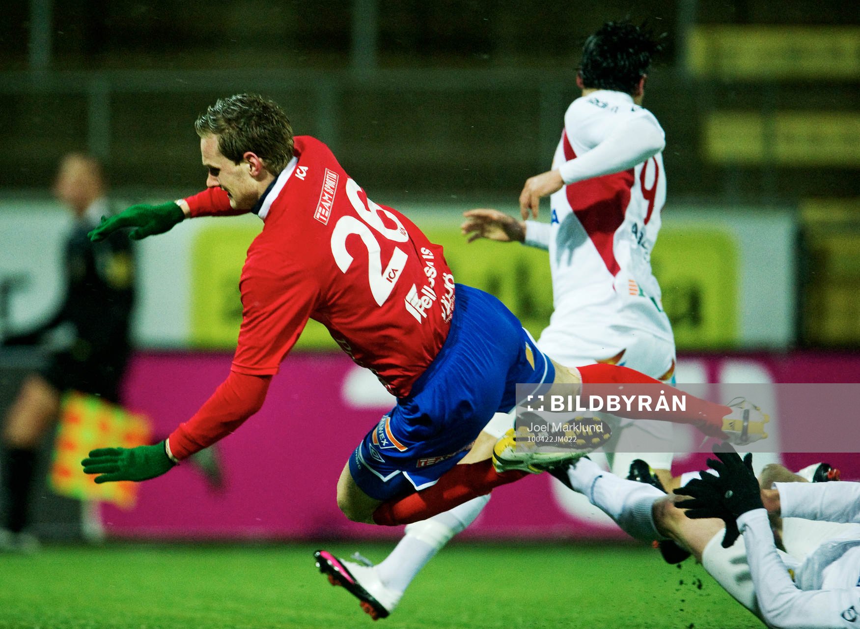 Anton Henningsson, Öster, fälls