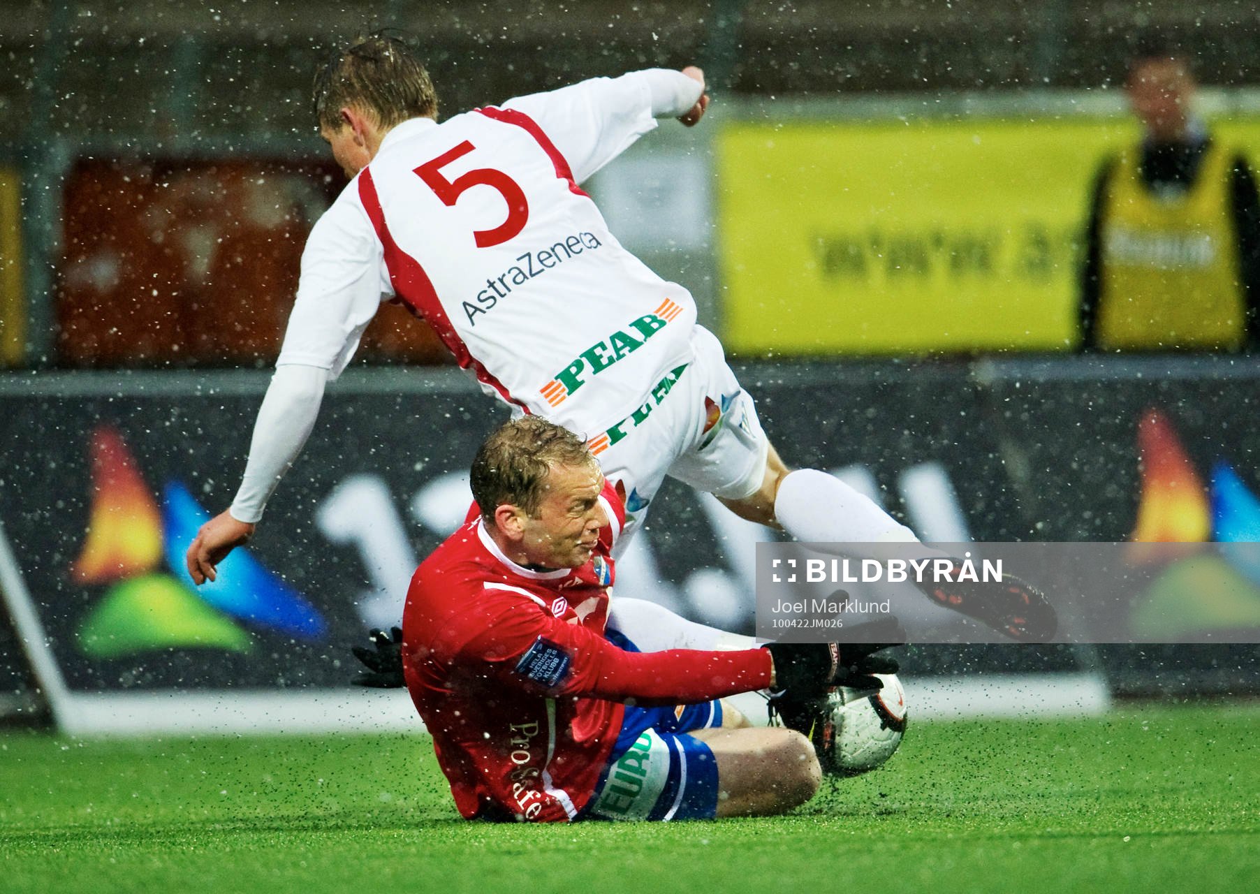 Fredrik Bild, Öster, stoppar Andi Toompuu, Assyriska
