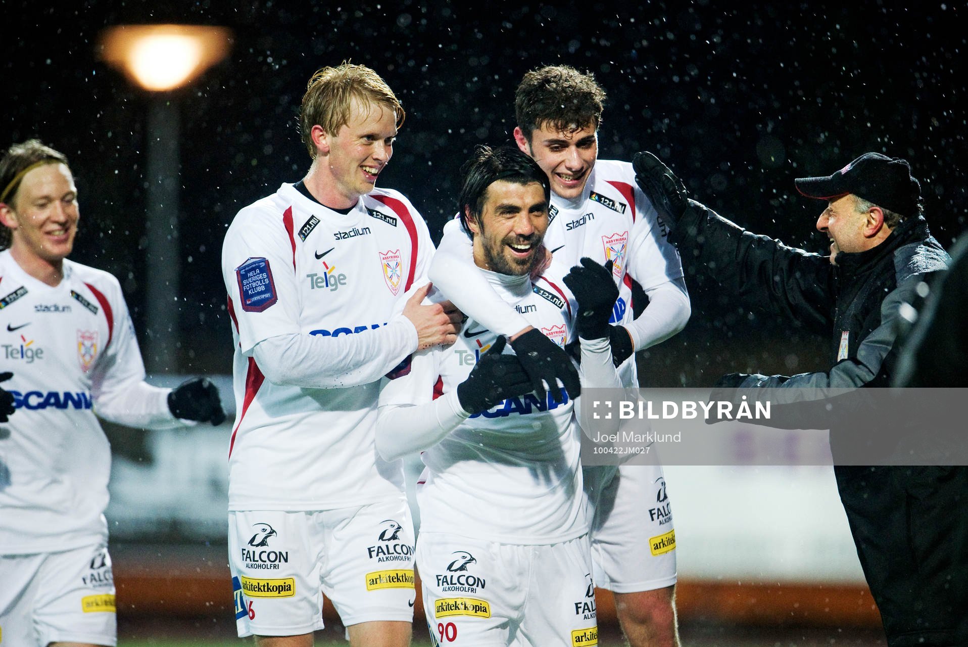 Ceyhun Eris, Assyriska, omfamnas