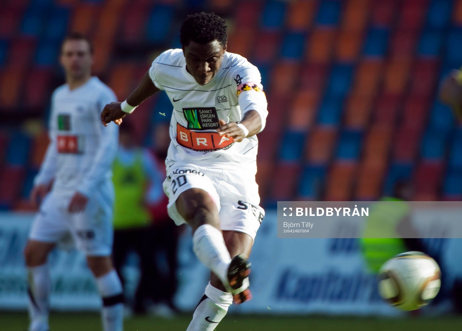 Dominic Chatto, Häcken