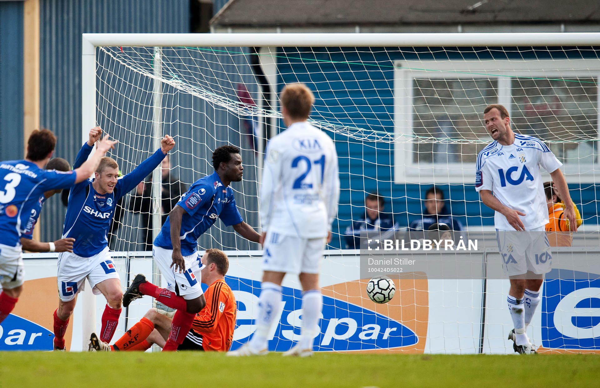 Etuwe Prince Eboagwu, Åtvidaberg, gör 1-0. Jubel. Hjalmar