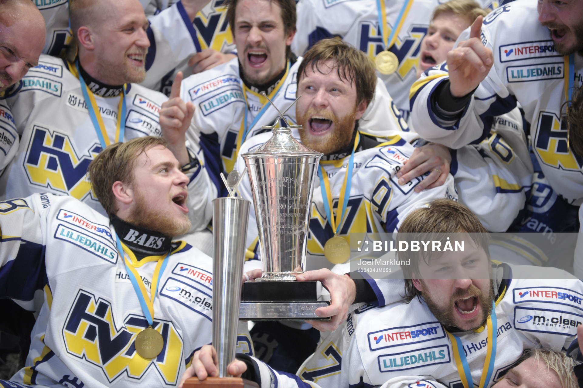 HV71 Svenska Mästare. SM-guld, guld, pokal, jubel, glädje
