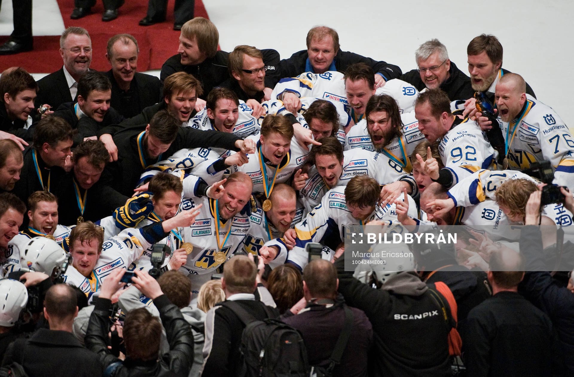 HV71 Svenska Mästare. SM-guld, guld, pokal, jubel, glädje