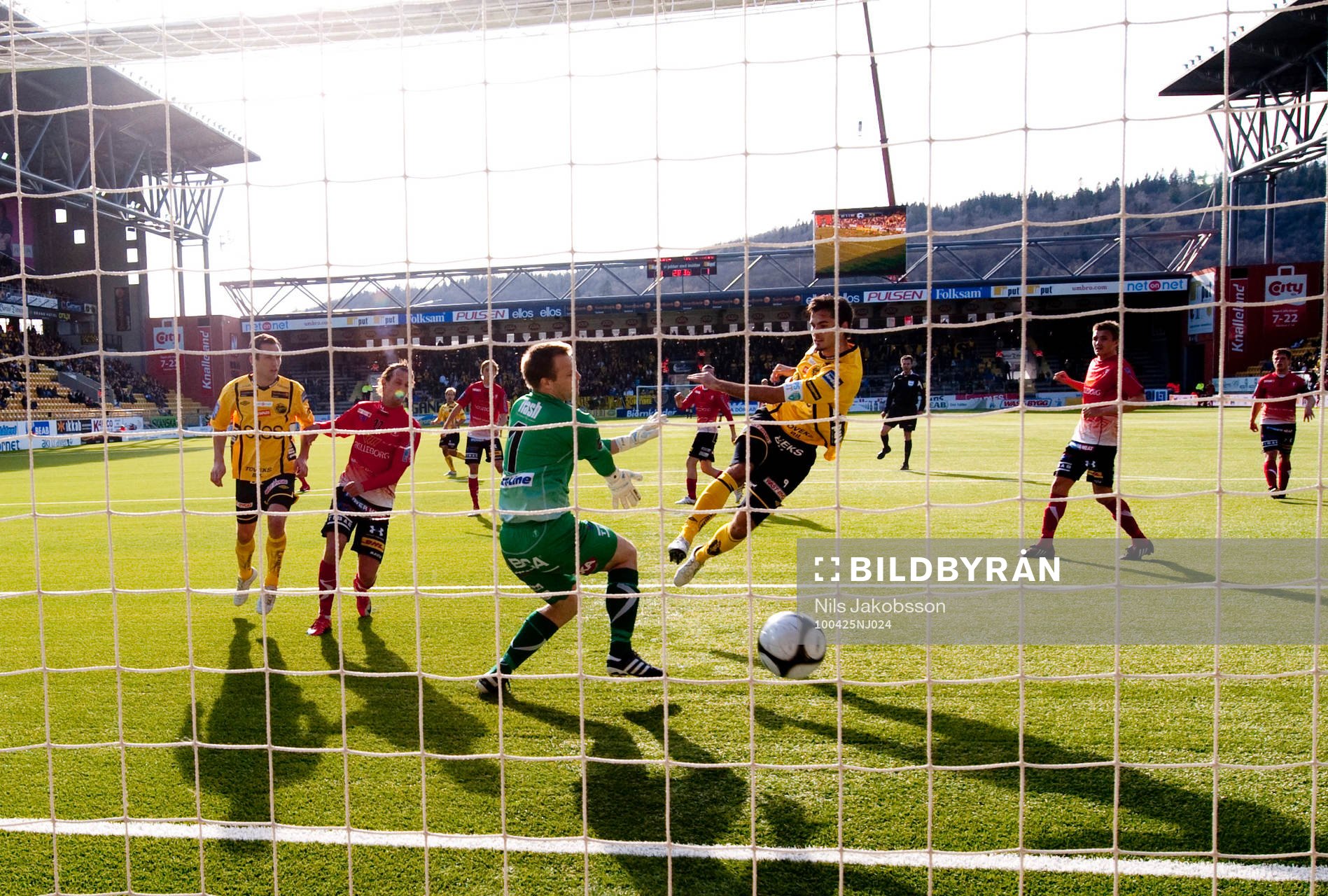 Denni Avdic, Elfsborg, Fredrik Persson, målvakt Trelleborg