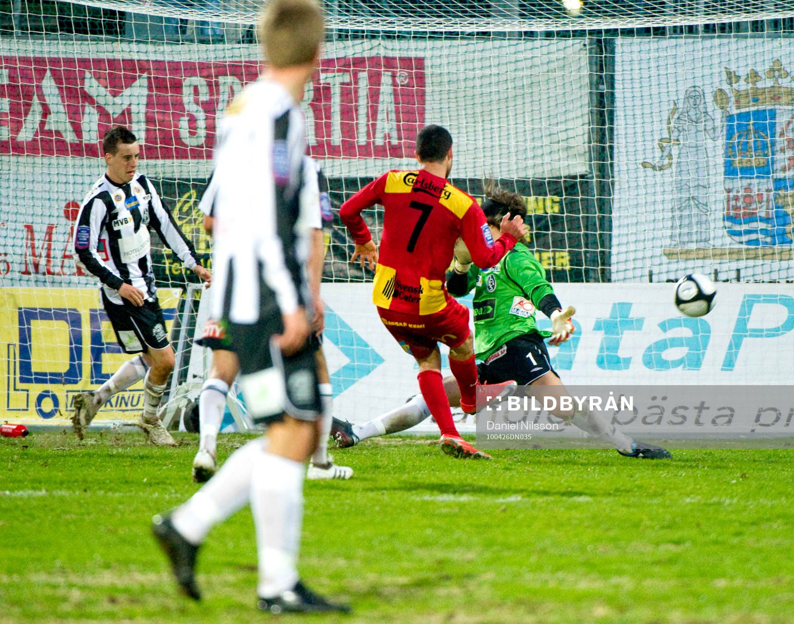 Robert Massi, Syrianska och Peter Karlsson, målvakt