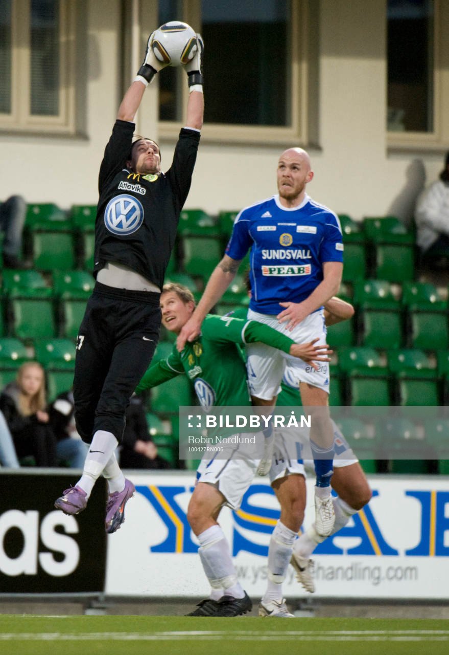  Nuredin Bakiu, Målvakt Jönköping räddar