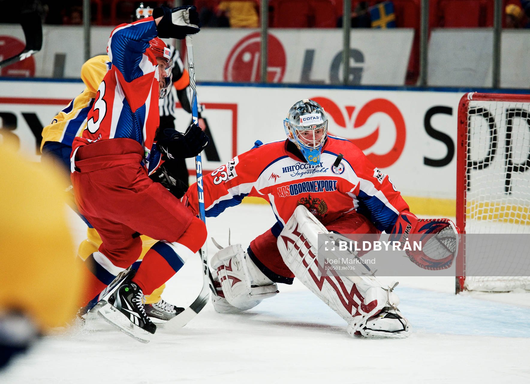 Vasily Koshechkin, målvakt, Ryssland, har koll på pucken