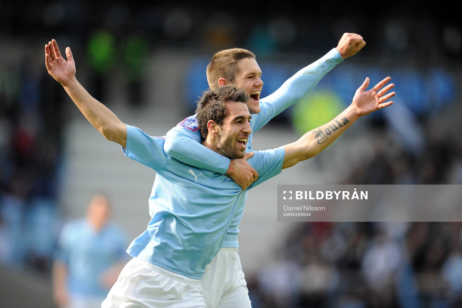 Målskytt Jimmy Durmaz med Ivo Pekalski, Malmö. Glädje,