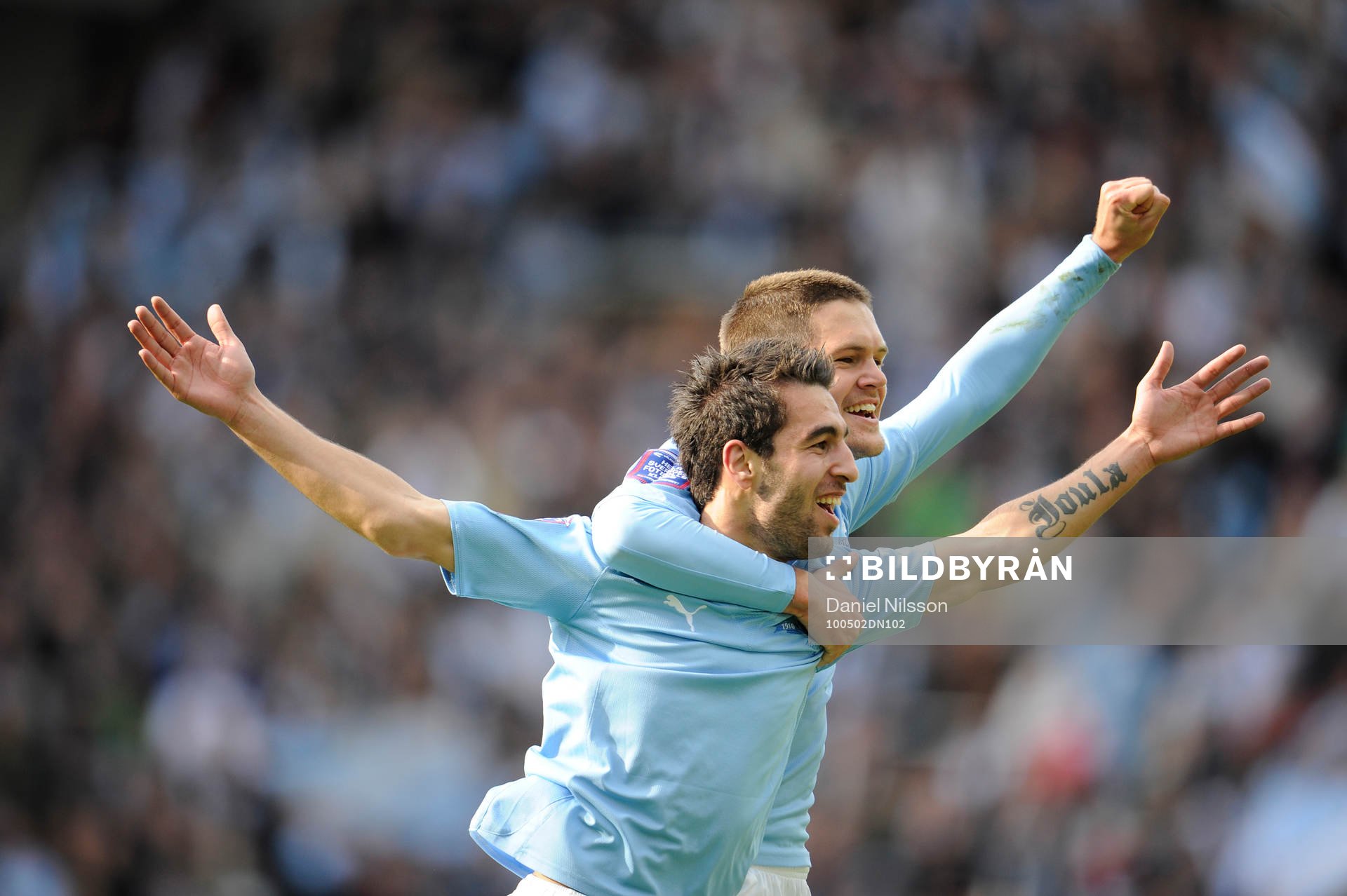 Målskytt Jimmy Durmaz med Ivo Pekalski, Malmö. Glädje,