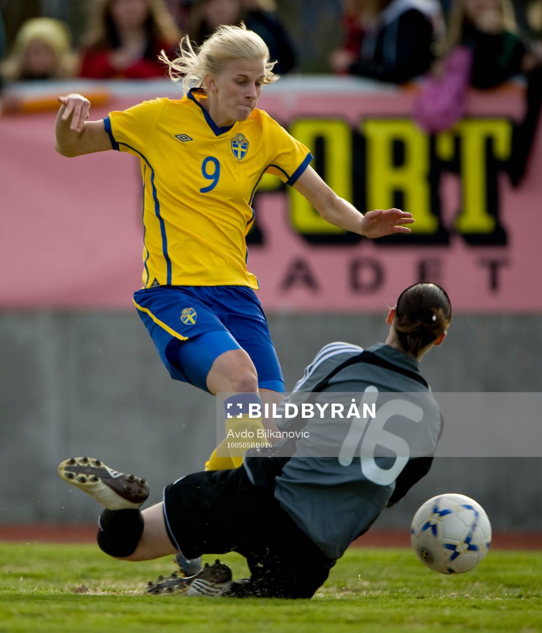 Sofia Jakobsson, Sverige fälls av Méline Gerard,