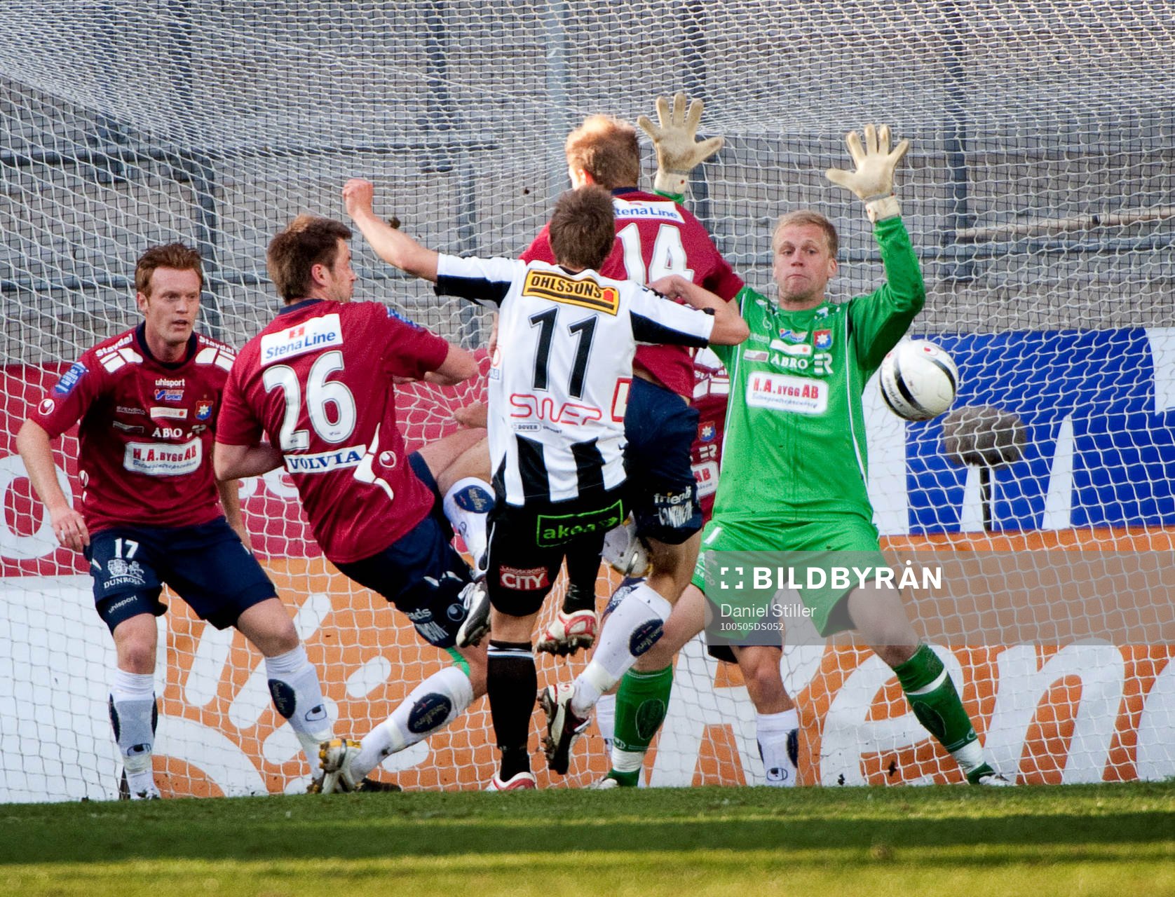 Fredrik Olsson, Landskrona, gör 0-1. Peter Abrahamsson,