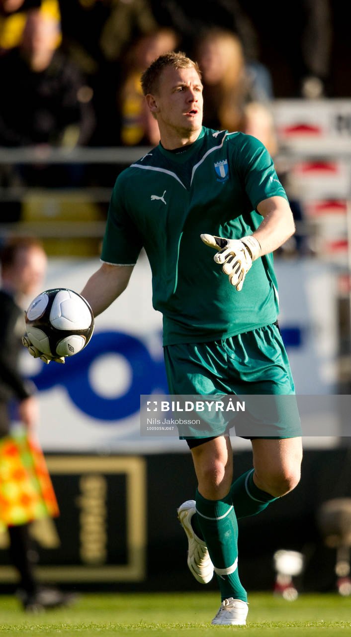 Johan Dahlin,   målvakt