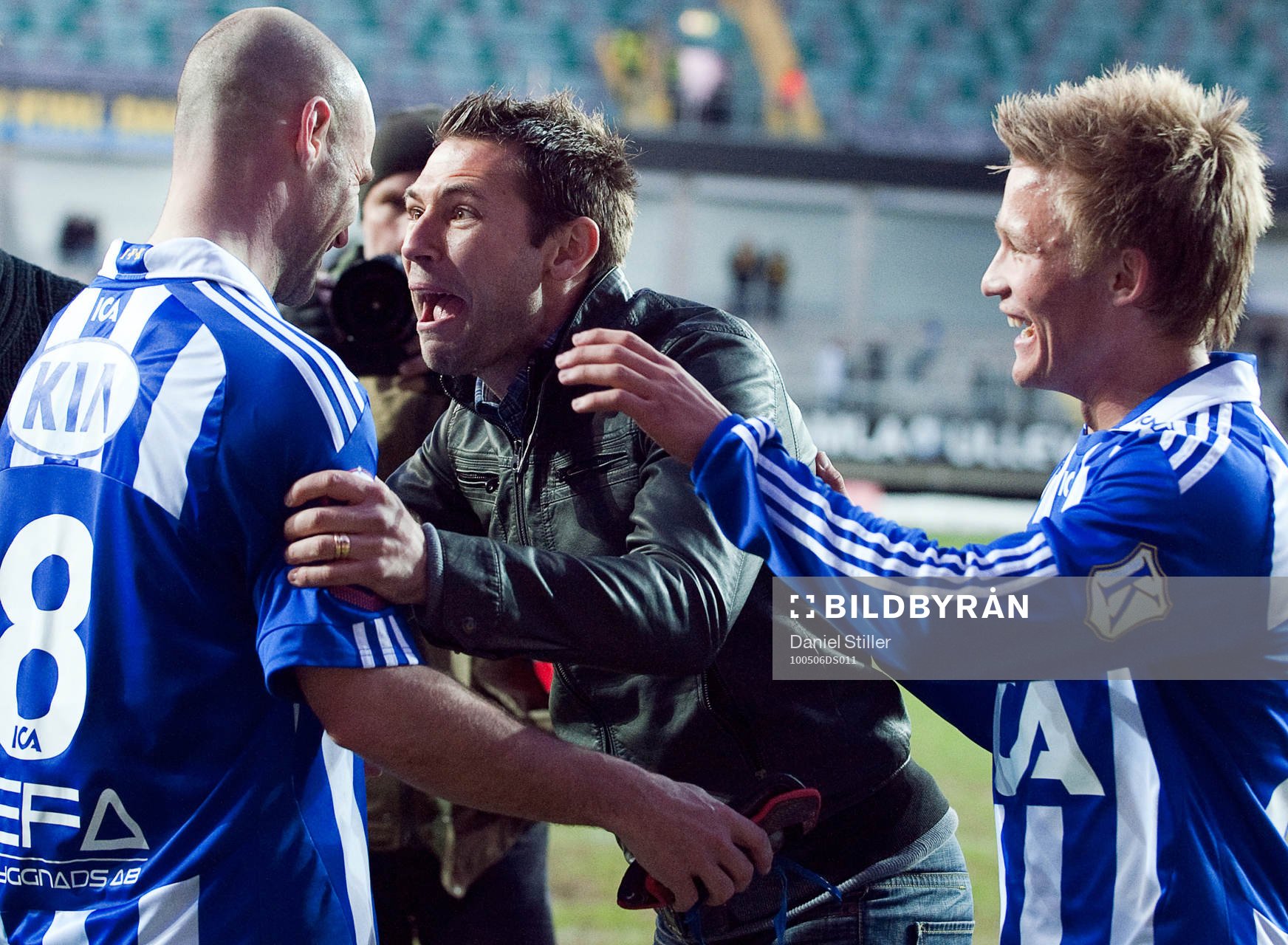 Stefan Selakovic, IFK Göteborg, gratulerar Thomas Olsson