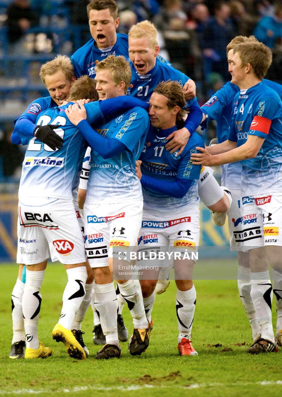 Jonathan Asp, Trelleborg gör 1-0, jubel med lagkamrater