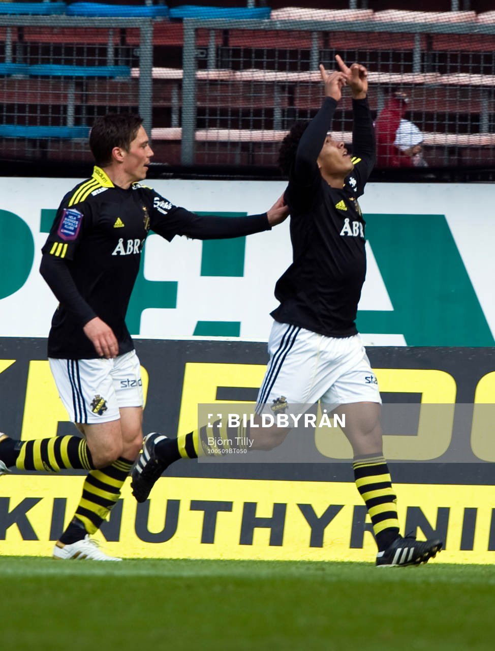  Miran Burgic och Antonio Flávio, AIK, jubel efter 1-0.