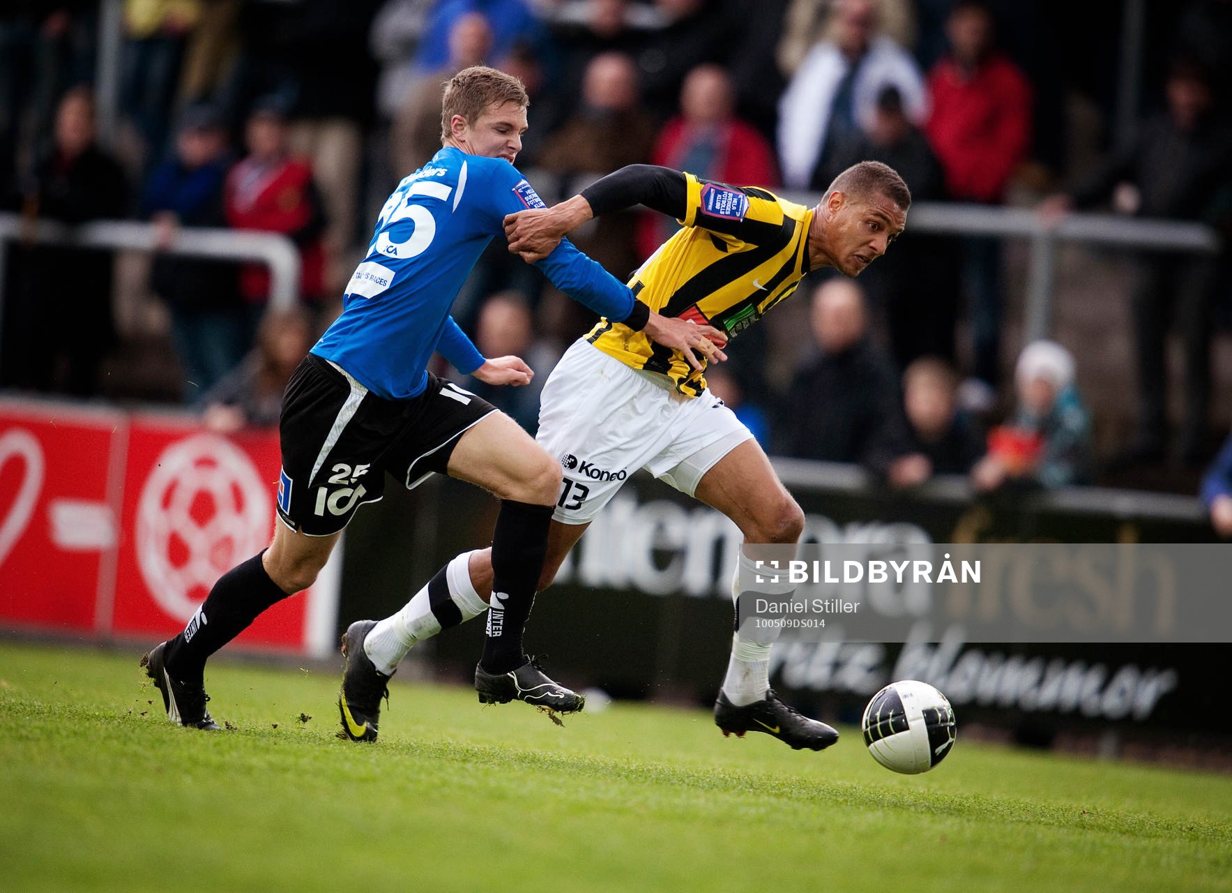 Mathias Ranégie, Häcken. Richard Magyar, Halmstad
