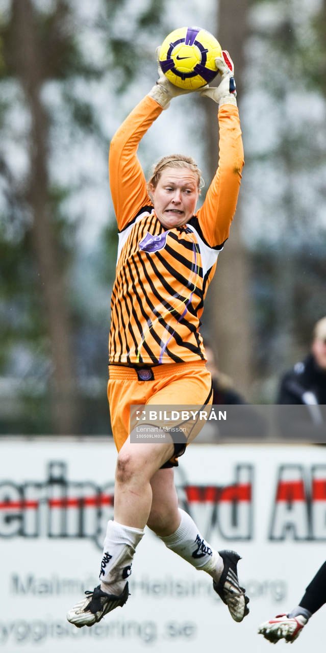 Thora Helgadottir, målvakt