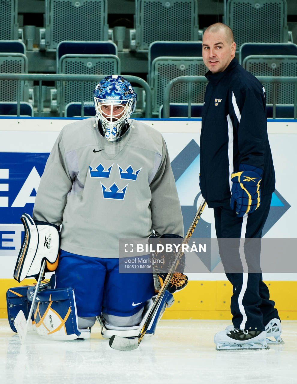 Jonas Gustavsson, målvakt, och Erik Granqvist,
