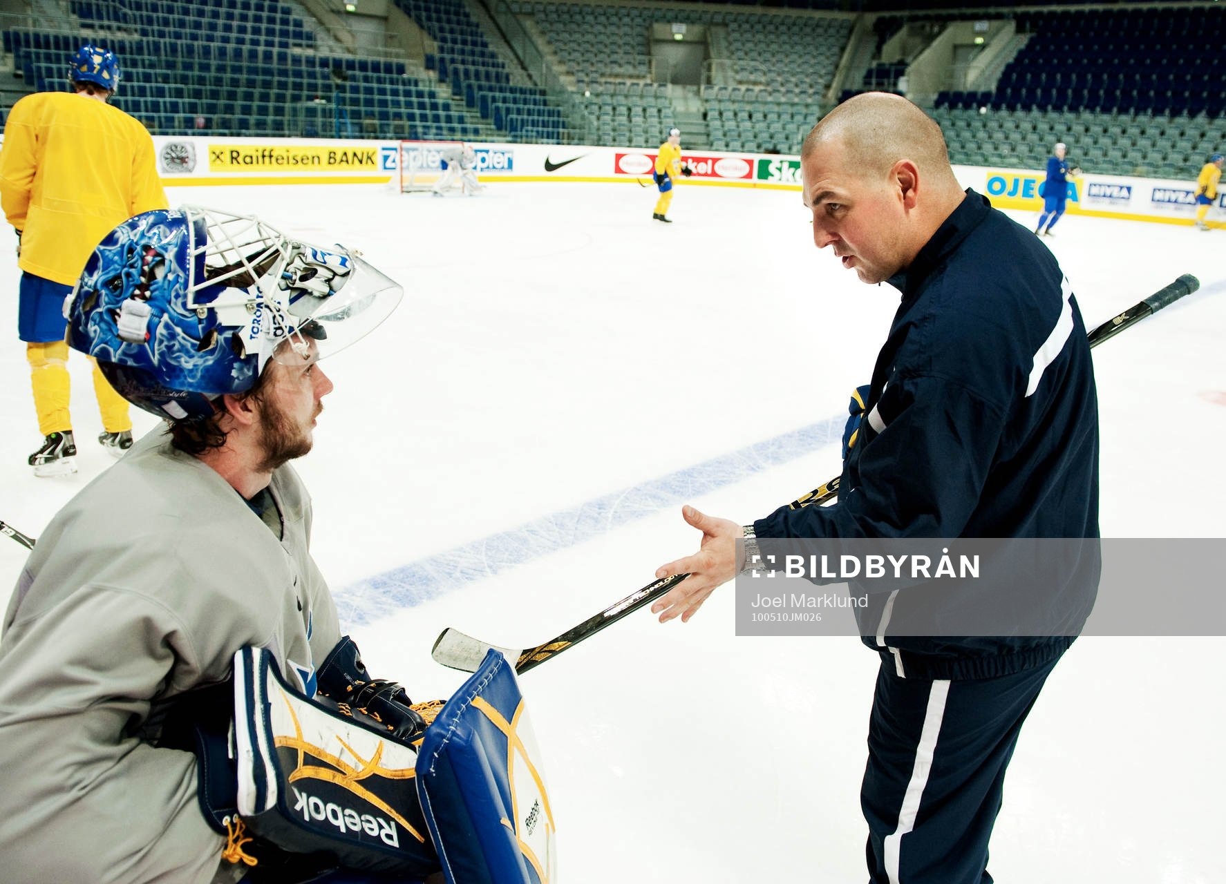 Jonas Gustavsson, målvakt, och Erik Granqvist,