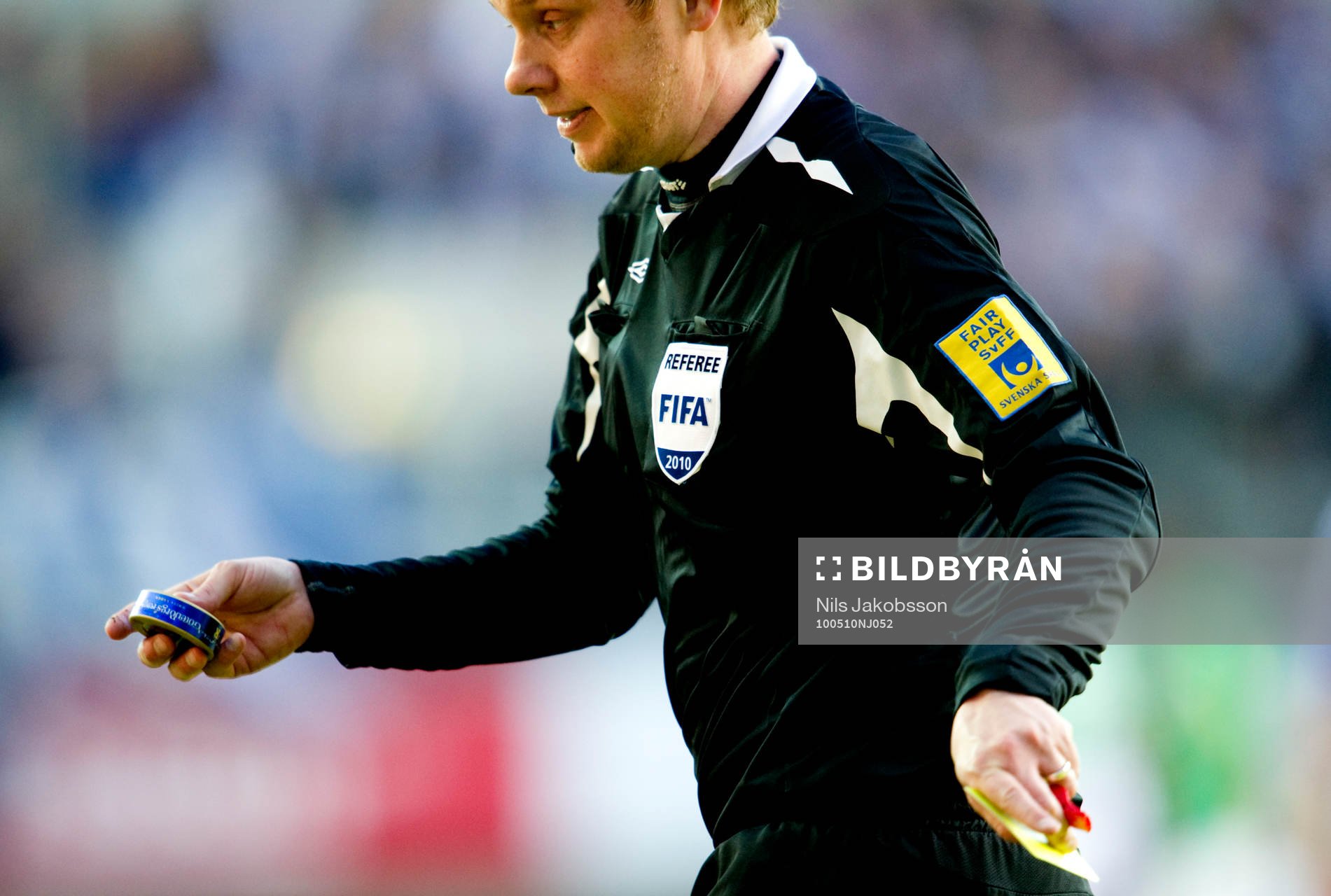 En snusdosa kastades på Kim Christensen, målvakt, IFK