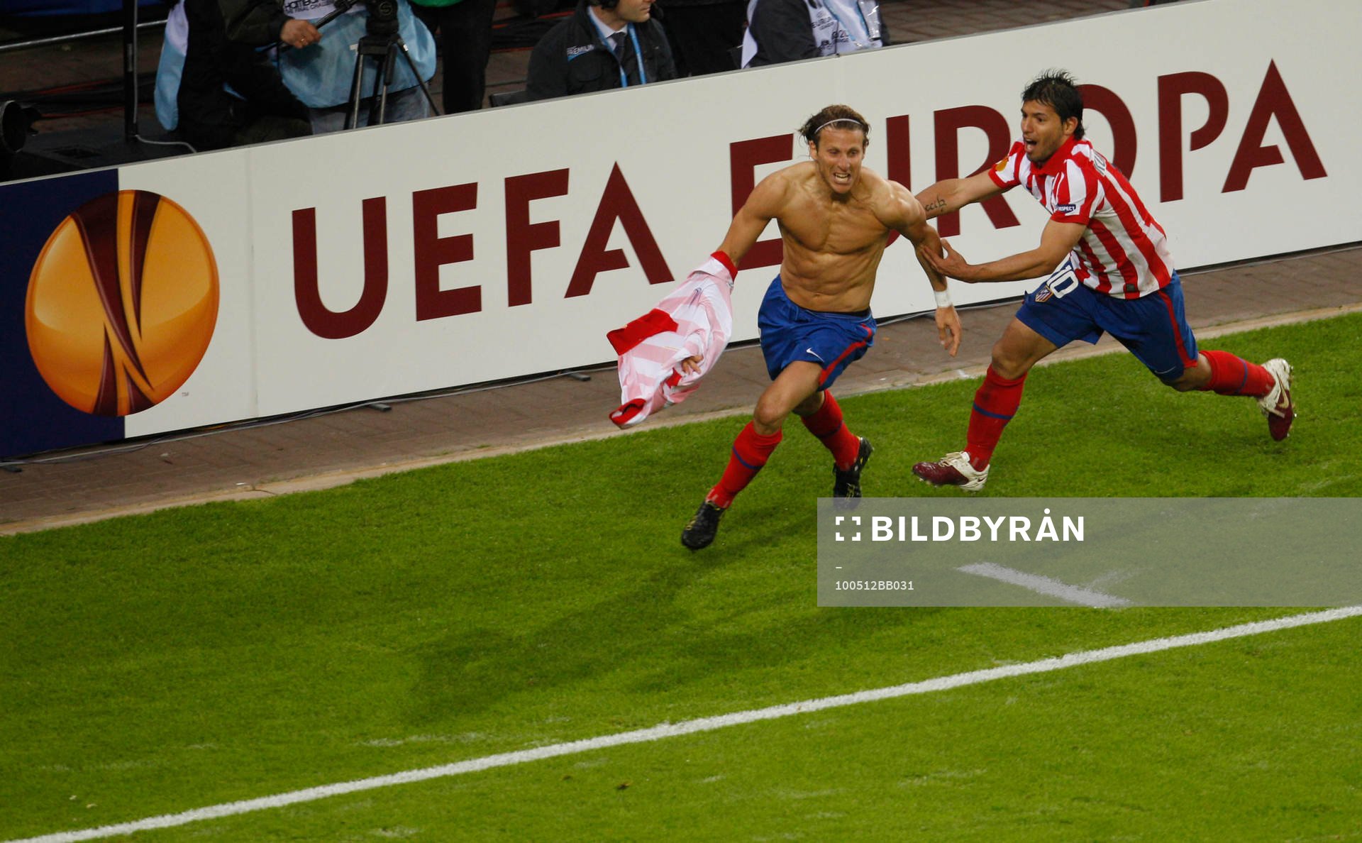 Diego Forlan och Sergio Aguero, glädje, jubel, Madrid