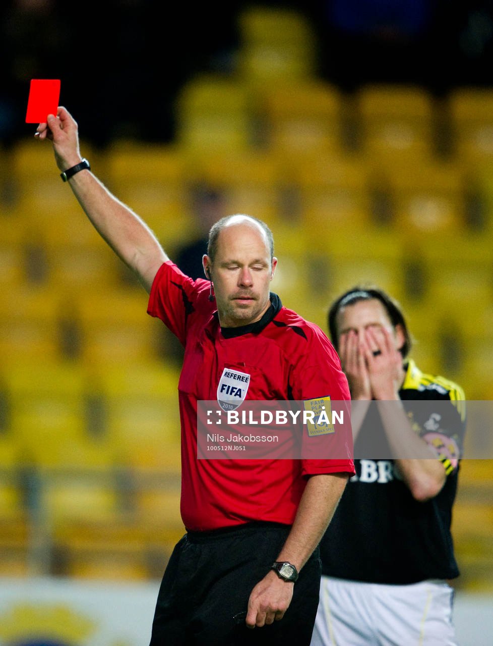 Domare Martin Hansson, rött kort, Nils-Eric Johansson, AIK