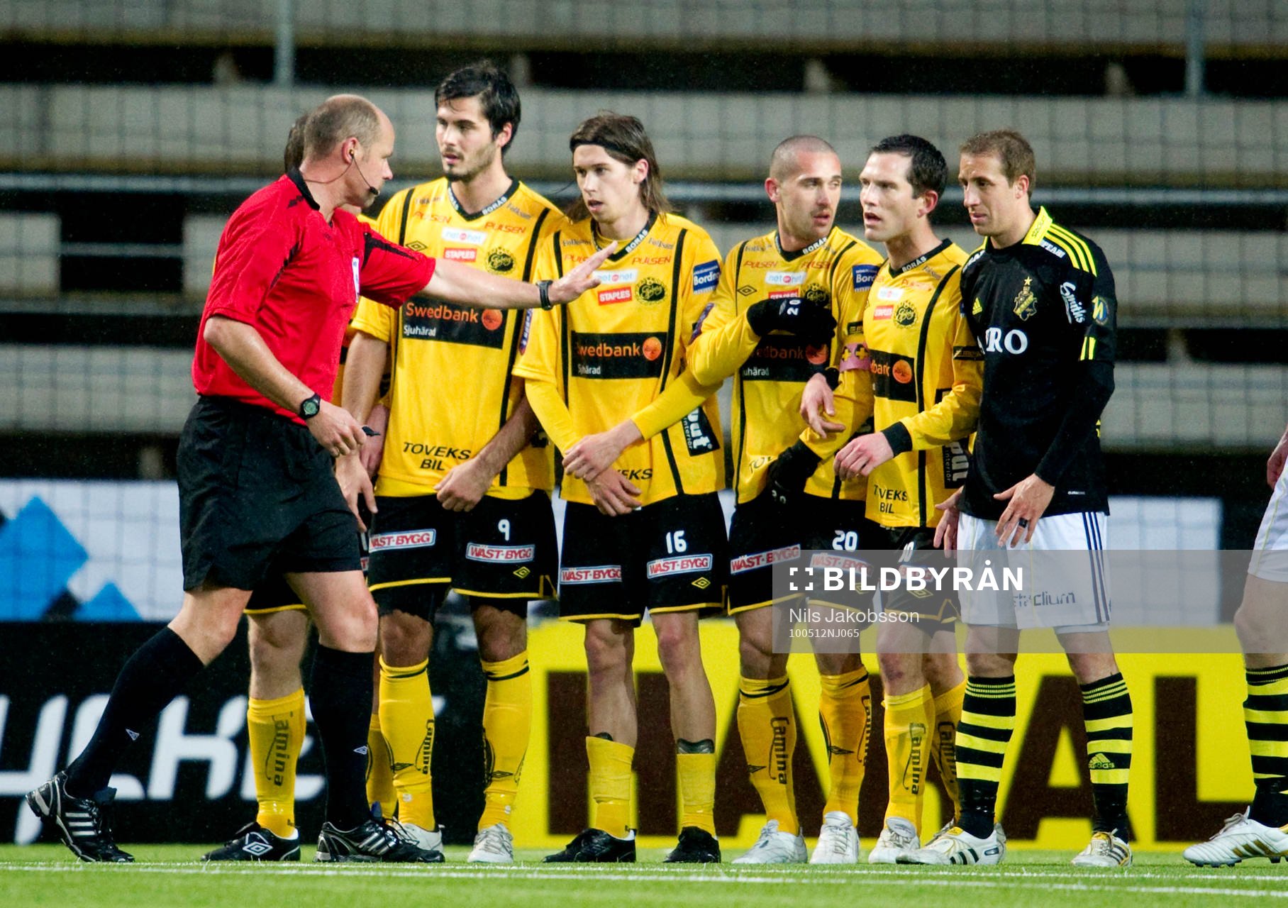Martin Hansson, domare korrigerar muren, Denni Avdic,