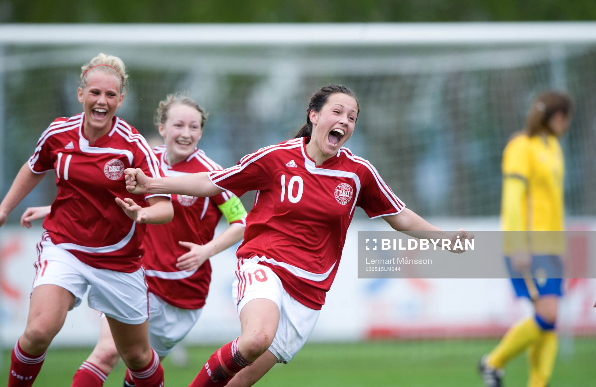 1-1, Pernille Madsen (10), Danmark, jubel och grattas av