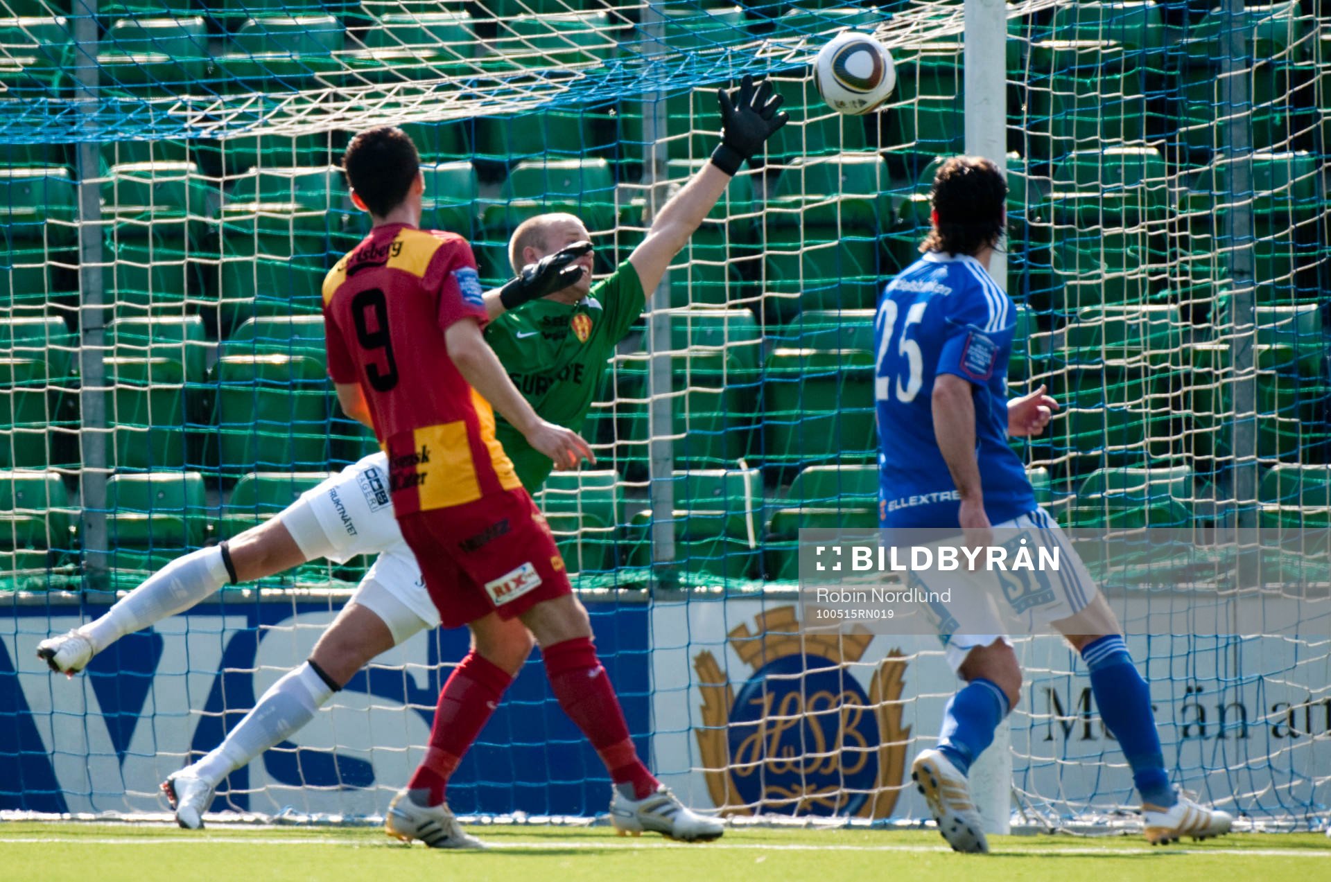 Christian Frealdsson, Målvakt Syrianska släpper in 2-0