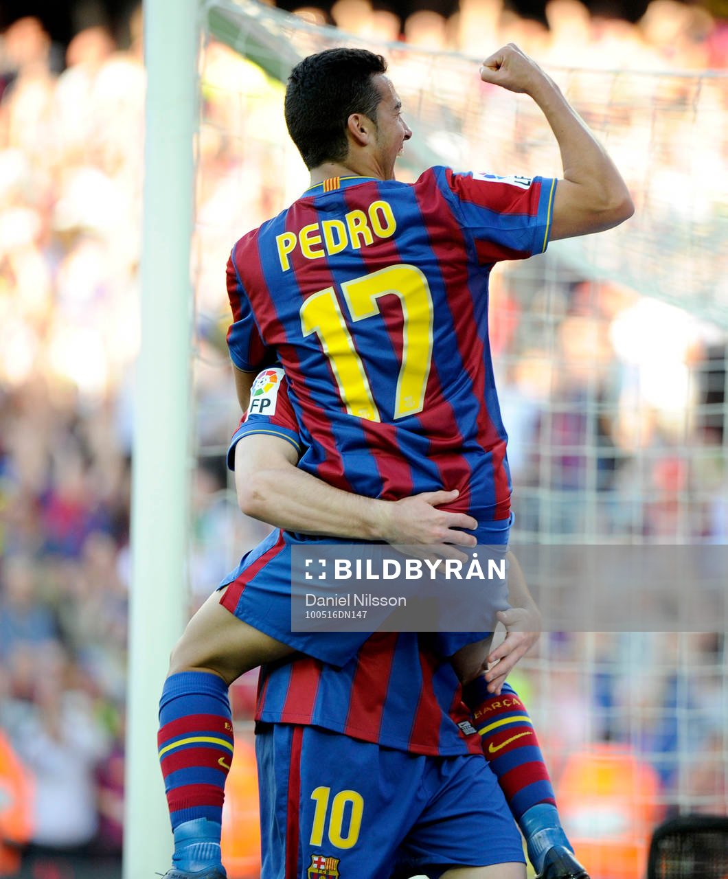 Pedro har gjort 2-0 jubel med Lionel Messi