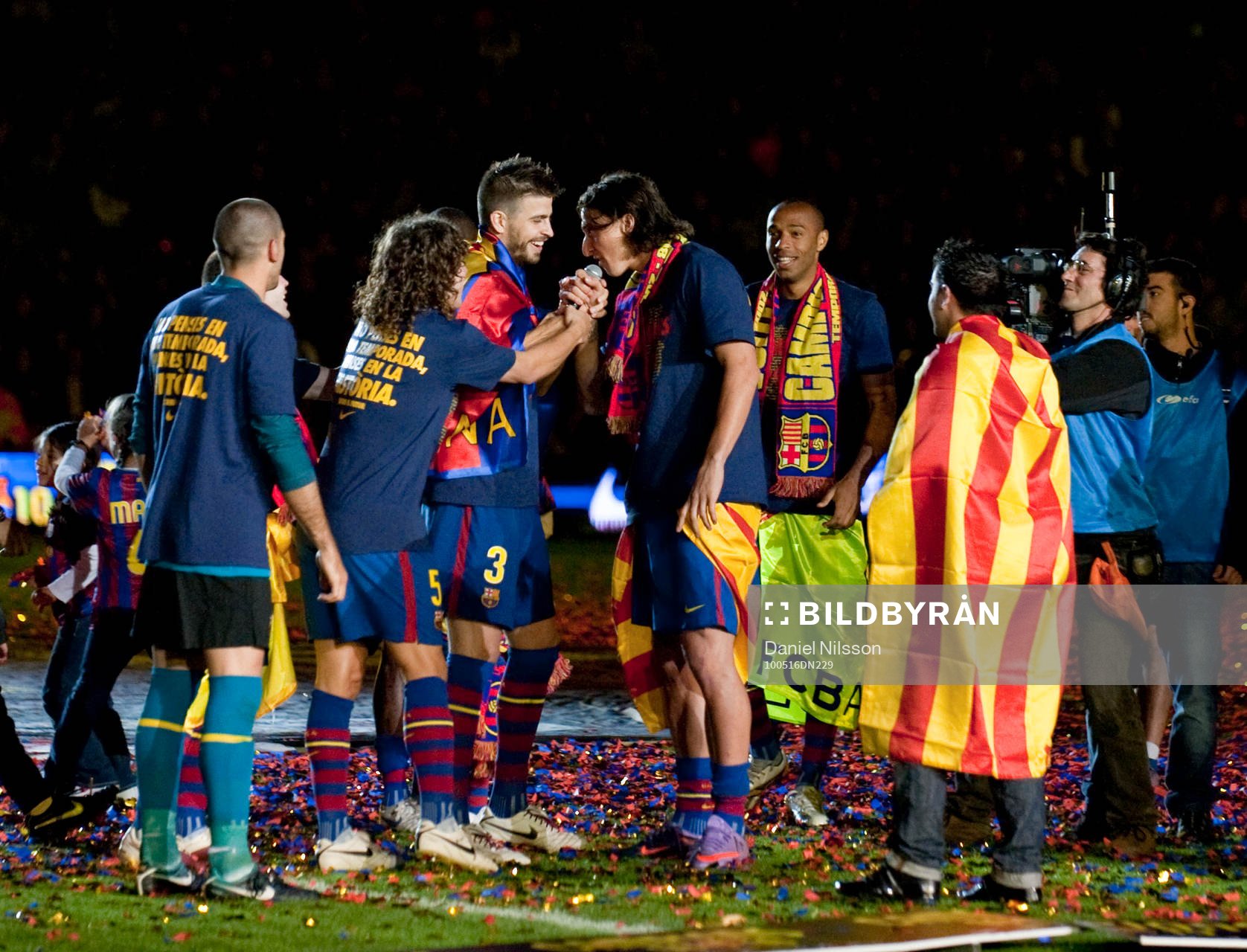 Barcelona spanska mästare. Alla spelare höll tal. Gerrard