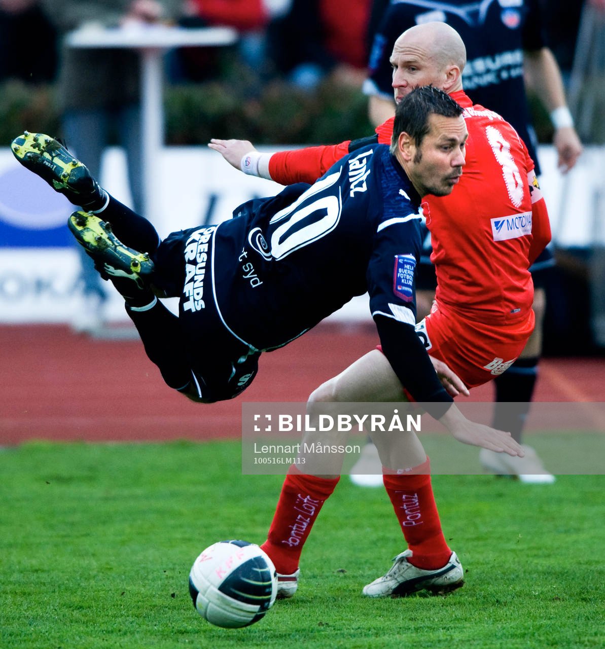Henrik Rydström trycker till Marcus Lantz