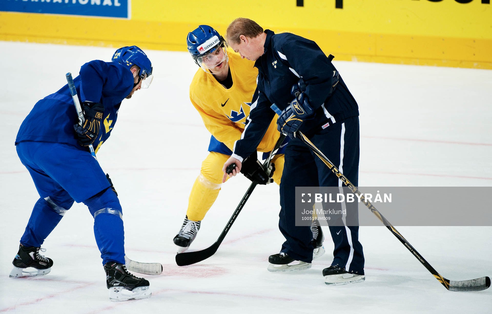 Niklas Persson och Fredrik Pettersson tekar när Bengt-Åke