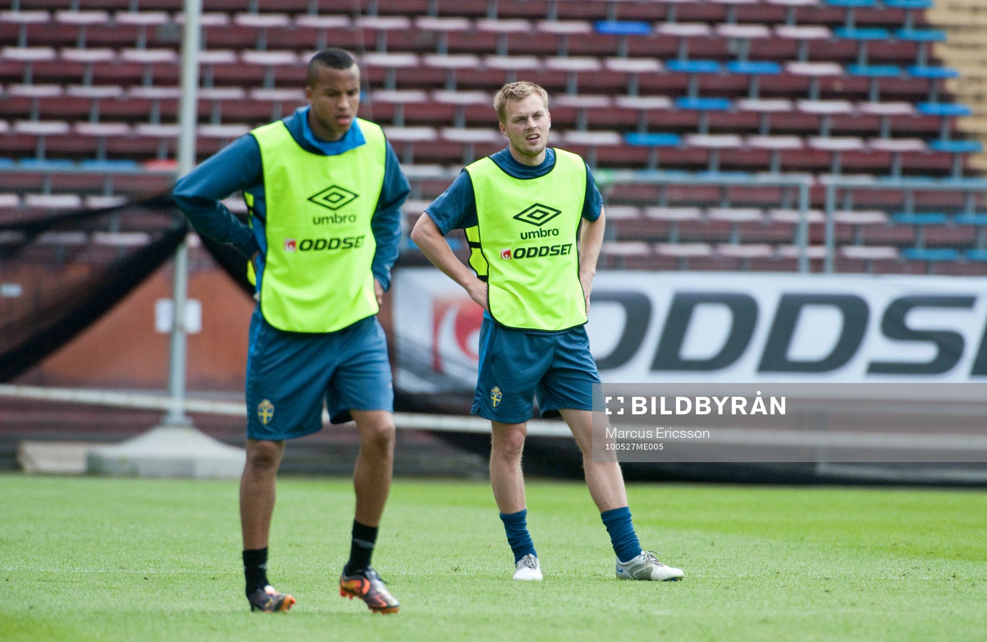 Träning på Råsunda. Martin Olsson och Sebastian Larsson
