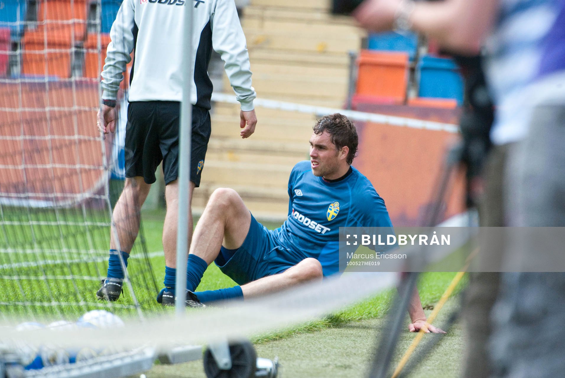 Träning på Råsunda. Johan Elmander kliver av träningen