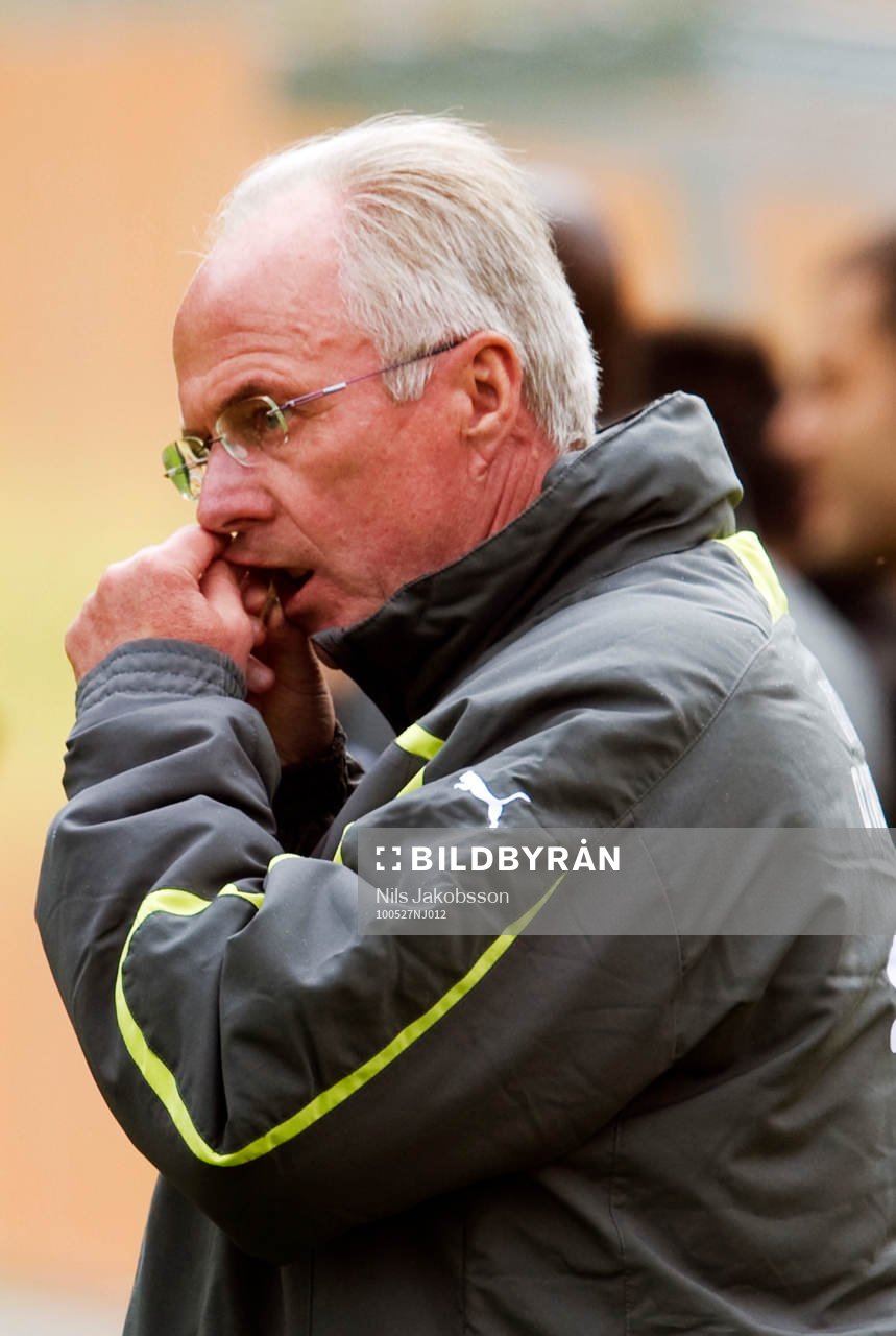 Sven-Göran Eriksson, förbundskapten lägger in en snus