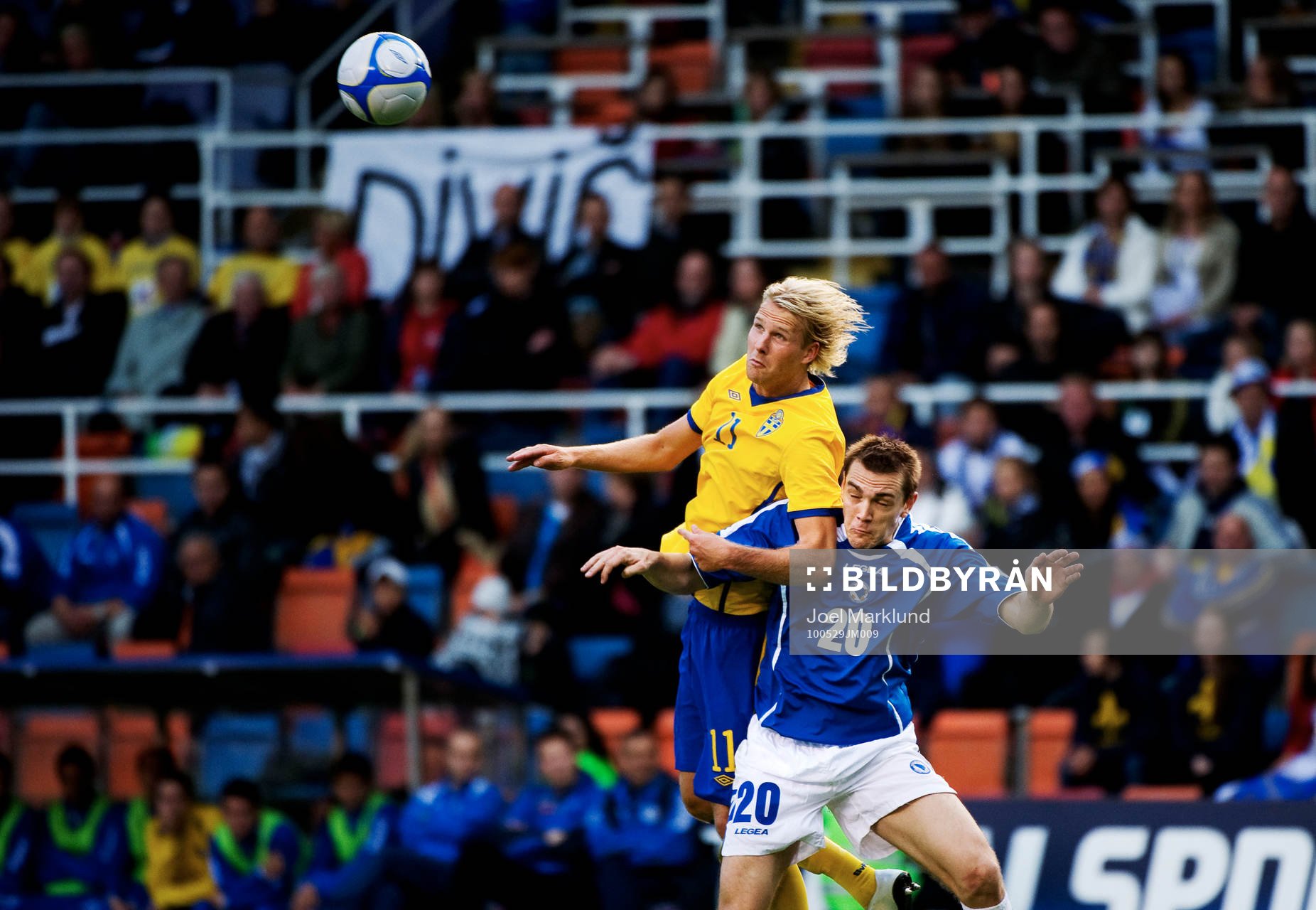 Ola Toivonen, Sverige, och Boris Panda, Bosnien, i luftduell