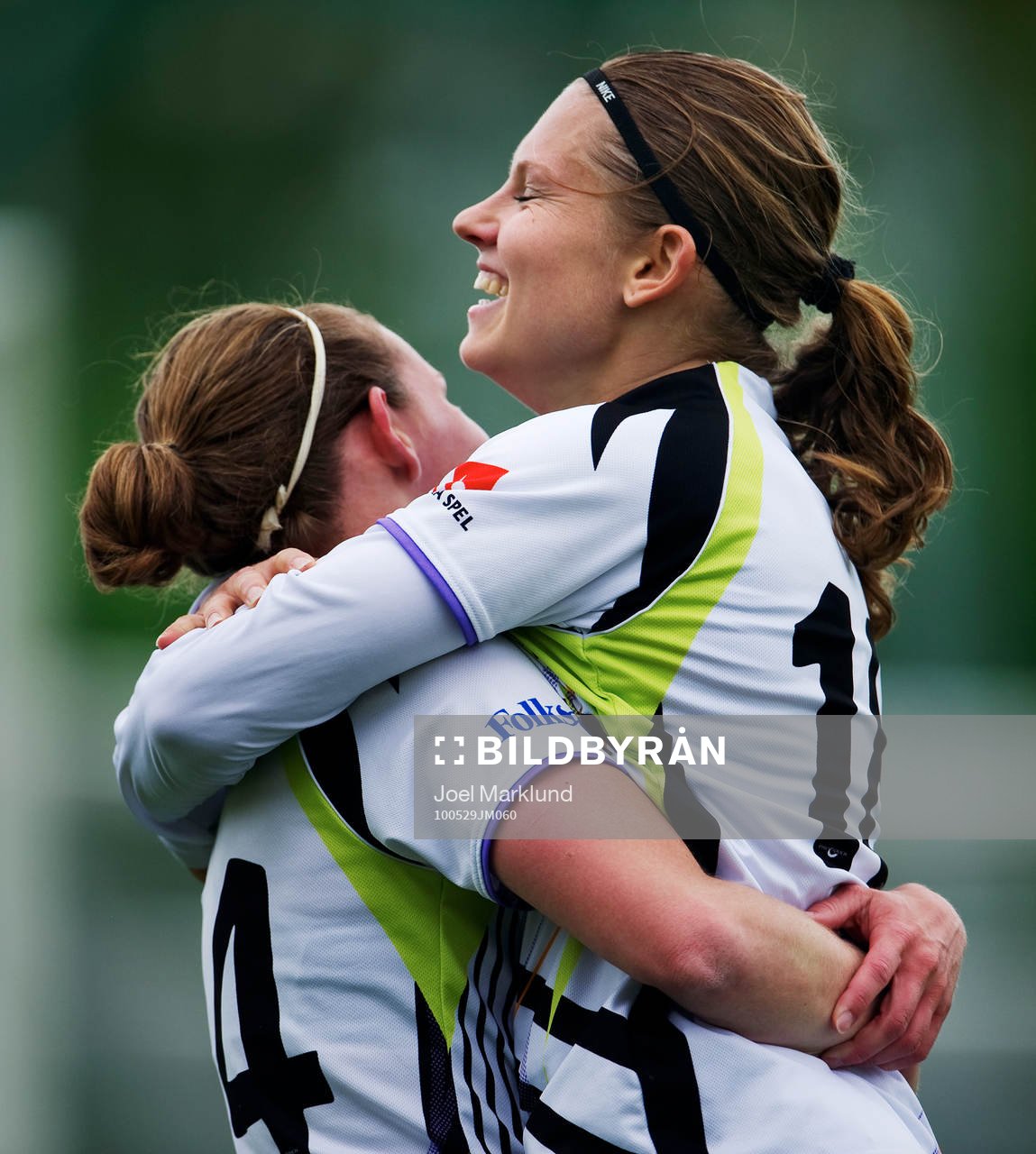Manon Melis och Pavlina Scasna, Malmö, jubel