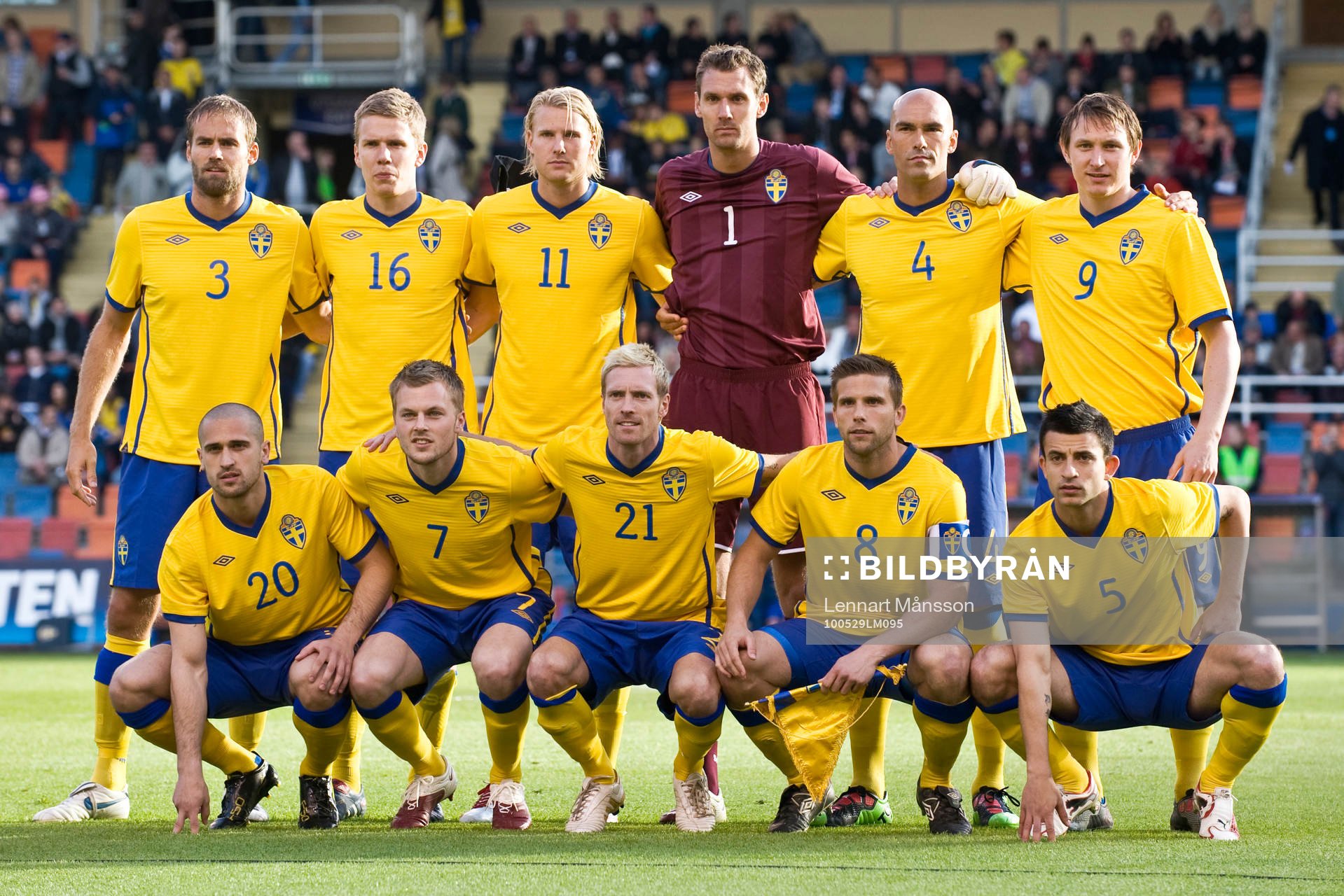 Lagbild. Bakre raden fr v: Olof Mellberg, Pontus Wernbloom,