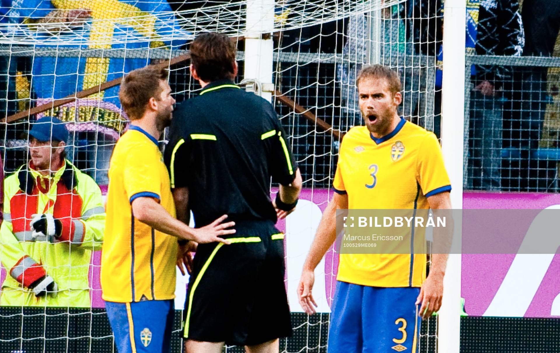 Olof Mellberg, Sverige skäller på domaren