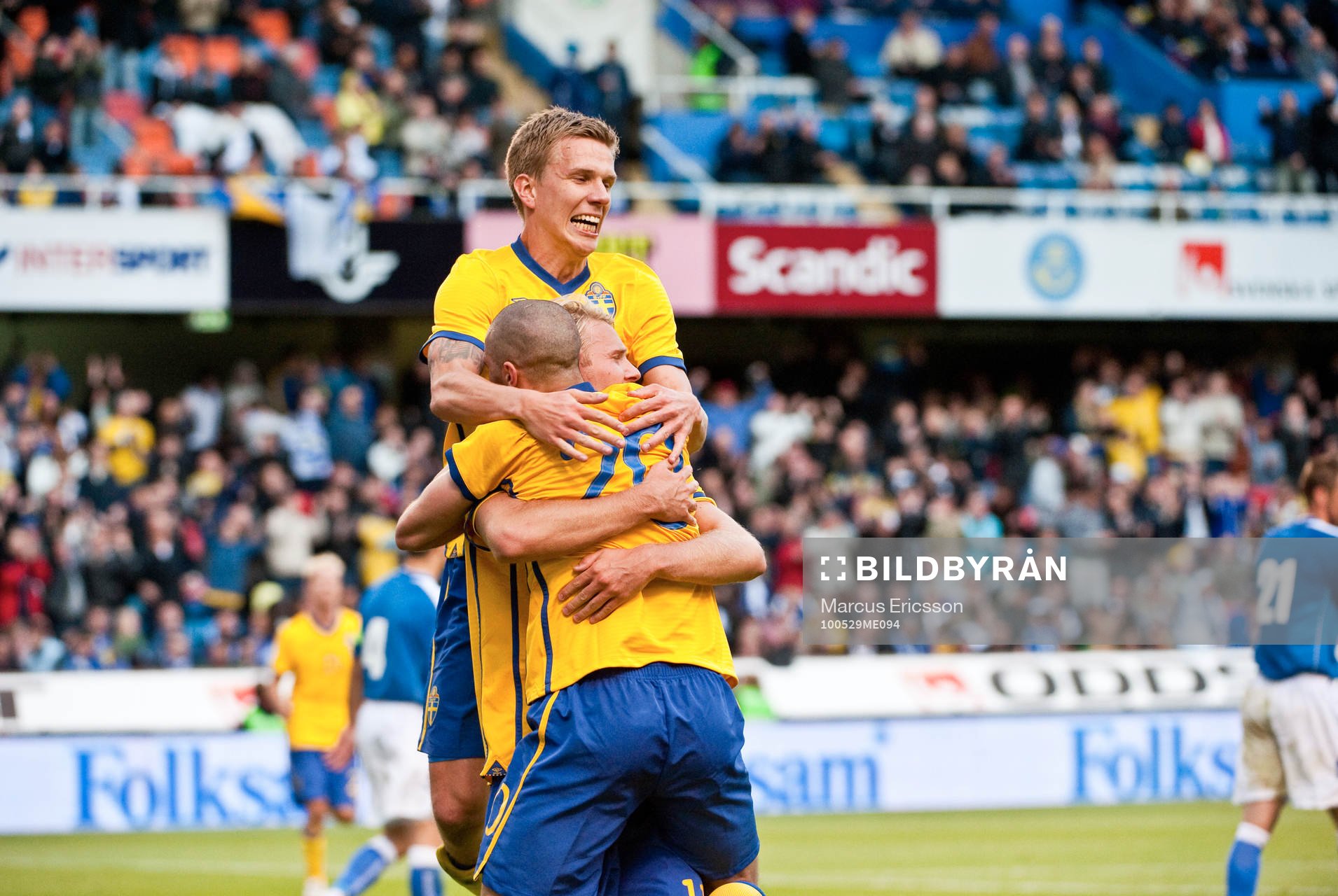  Ola Toivonen, Sverige jubel efter 1-0 tillsammans med Pontus Wernblom, och Emir Bajrami, 