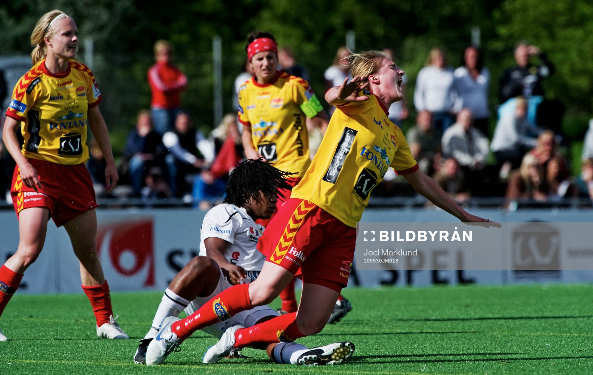 Rita Chikwelu, Umeå, fäller Kirsten van de Ven, Tyresö